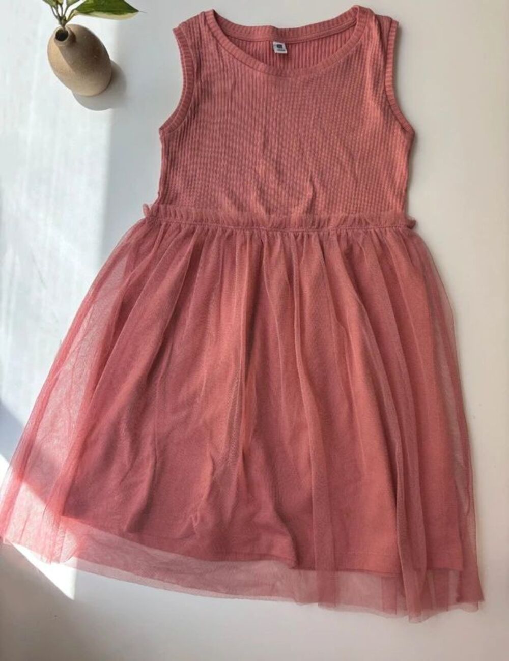 Uniqlo Girls Size 5-6Y Seeveless Tulle Ribbed Pink Dress